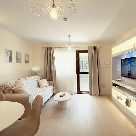 Golden Dream, Swimming Pool And Parking Дом отдыха *