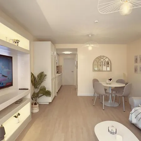 Дом отдыха Golden Dream, Swimming Pool And Parking